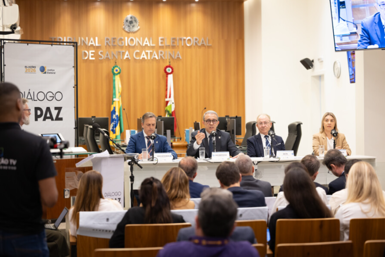 TRE-SC apresenta cenário das eleições 2026 e alerta para desafios como inteligência artificial, desinformação e riscos climáticos